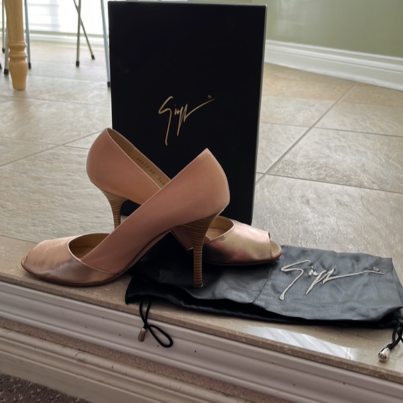 Giuseppe Zanotti excellent condition pink and gold pumps size 10 - Picture 3 of 3